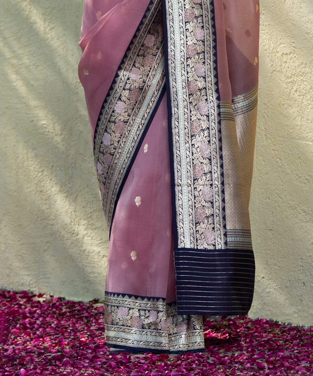 Handloom_Phalsa_Pink_Kora_Silk_Banarasi_Saree_With_Navy_Blue_Kadhwa_Floral_Border_WeaverStory_03