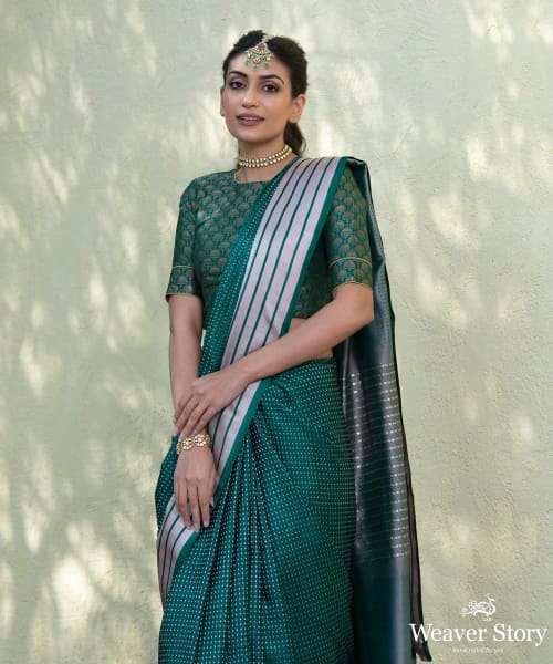 Green_And_Beige_Handloom_Mushroo_Silk_Banarasi_Saree_With_Polka_Dots_And_Stripes_WeaverStory_01