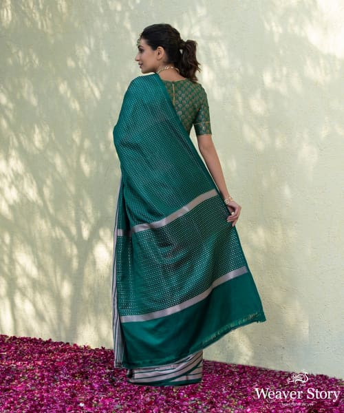 Green_And_Beige_Handloom_Mushroo_Silk_Banarasi_Saree_With_Polka_Dots_And_Stripes_WeaverStory_03