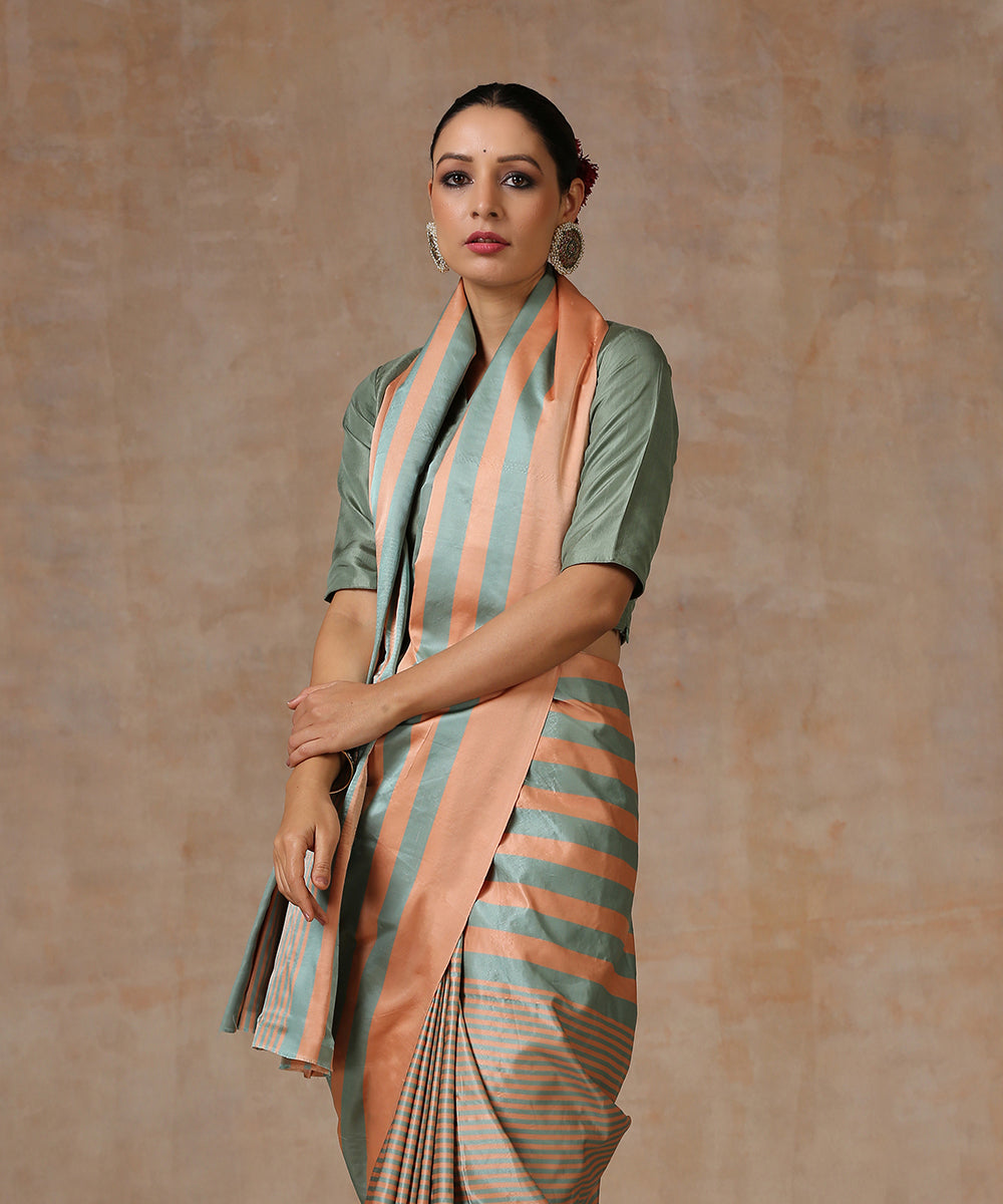 Handloom_Sea_Green_And_Peach_Satin_Silk_Banarasi_Saree_With_Border_WeaverStory_01