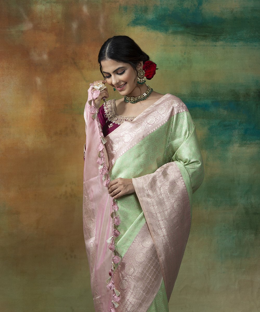 Handloom_Katan_Silk_Sea_Green_Kadhiyal_Banarasi_Wasket_Saree_With_Peach_Border_WeaverStory_01