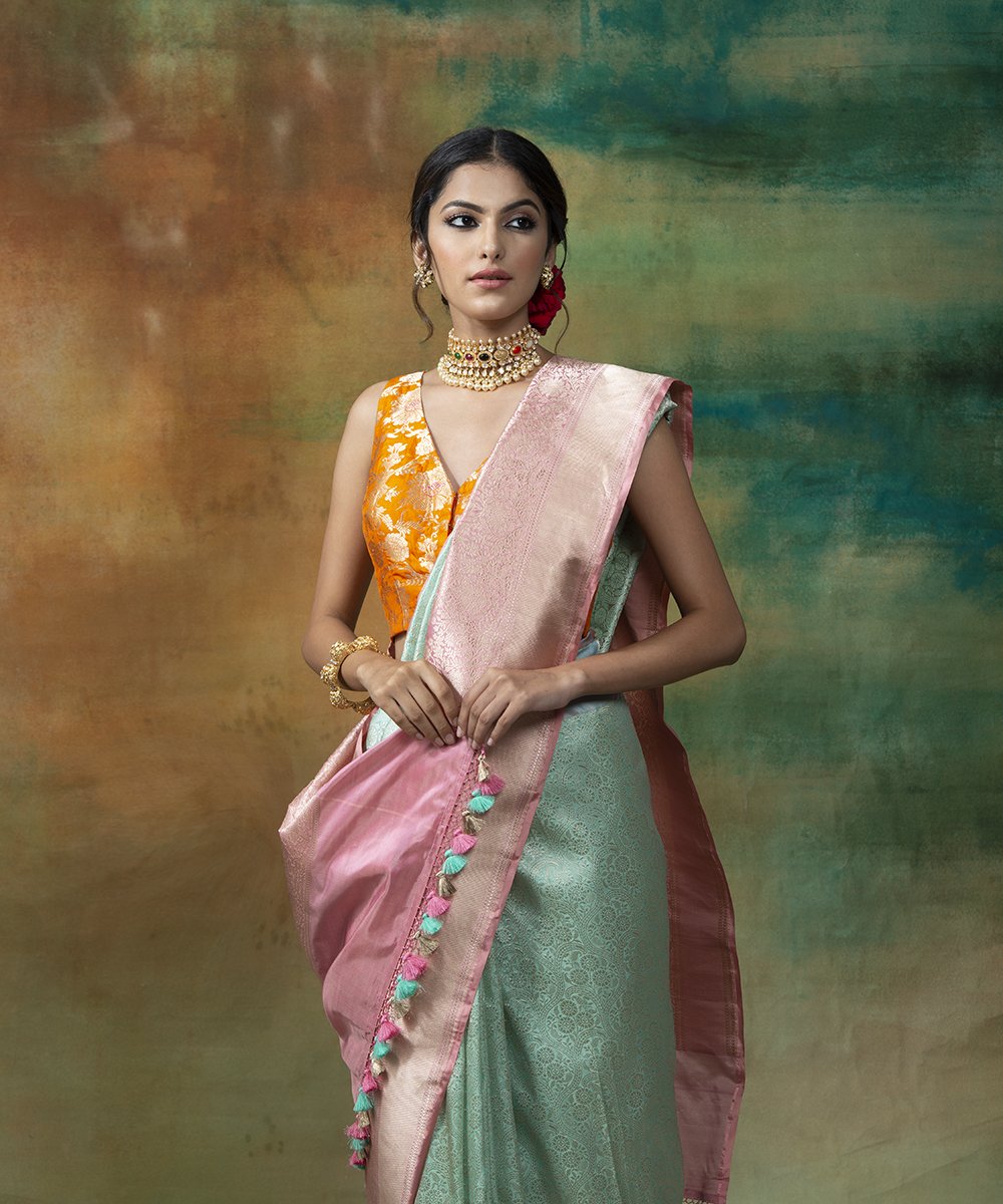 Light_Blue_Handloom_Kadhiyal_Wasket_Banarasi_Saree_With_Pink_Border_WeaverStory_01