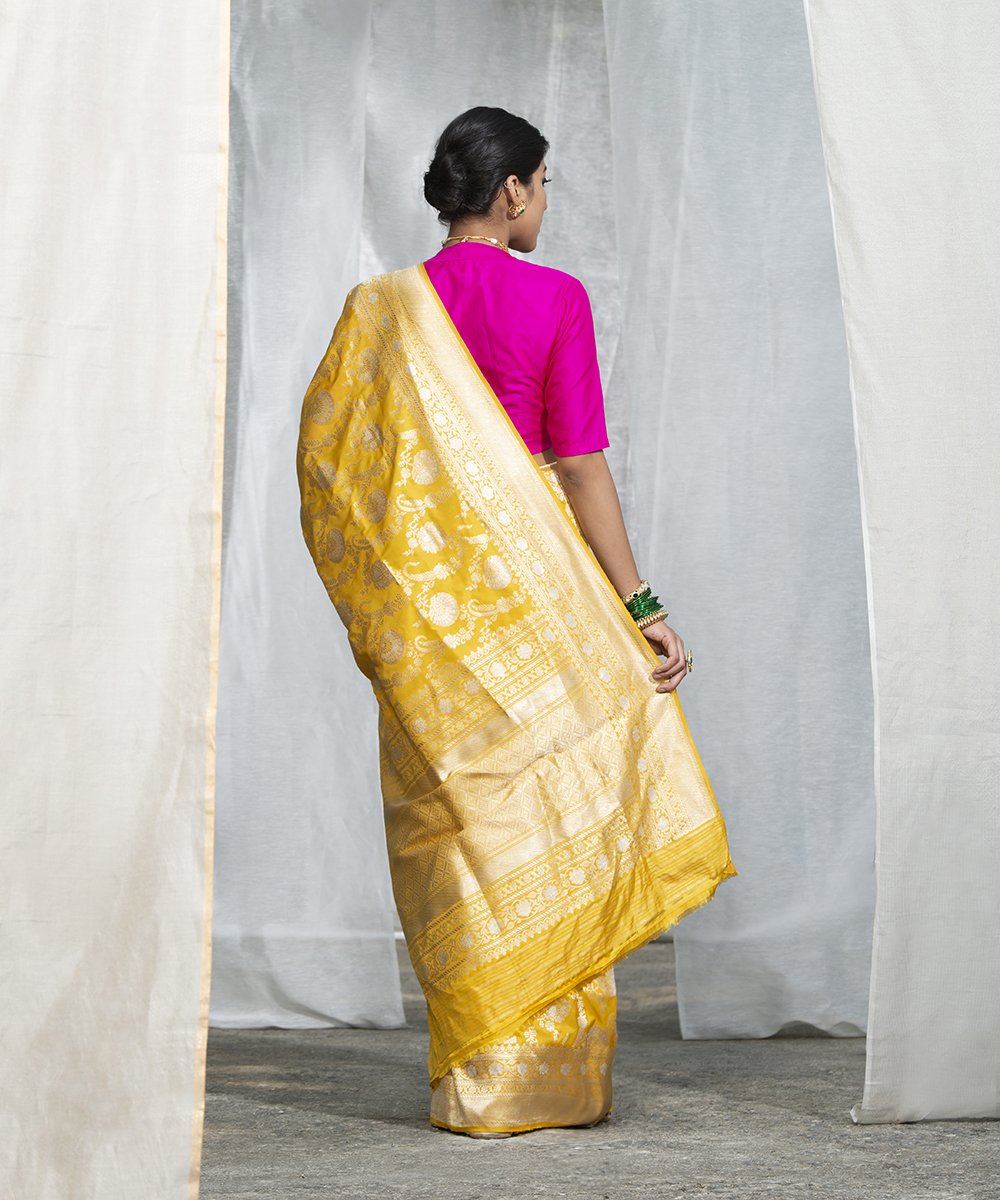 Handloom_Yellow_Pure_Katan_Silk_Banarasi_Sona_Rupa_Kadhwa_Jangla_Saree_WeaverStory_03