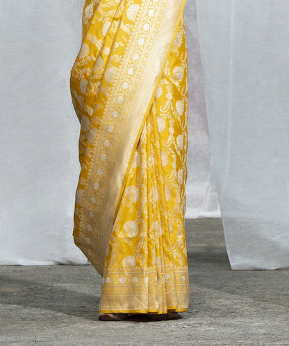 Handloom_Yellow_Pure_Katan_Silk_Banarasi_Sona_Rupa_Kadhwa_Jangla_Saree_WeaverStory_04