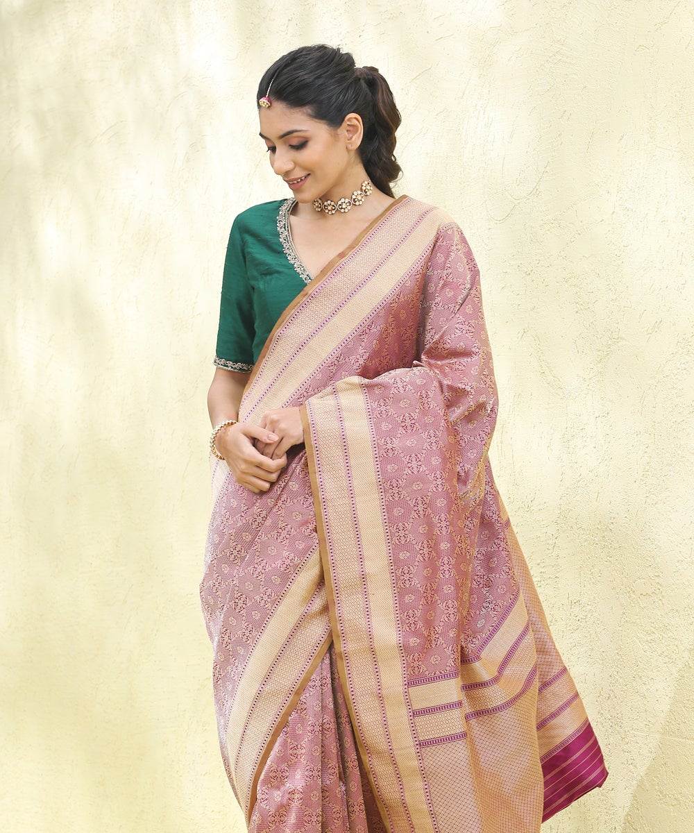 Handloom_Purple_Pure_Katan_Silk_Zari_Tanchoi_Banarasi_Saree_With_Green_Selvedge_WeaverStory_01