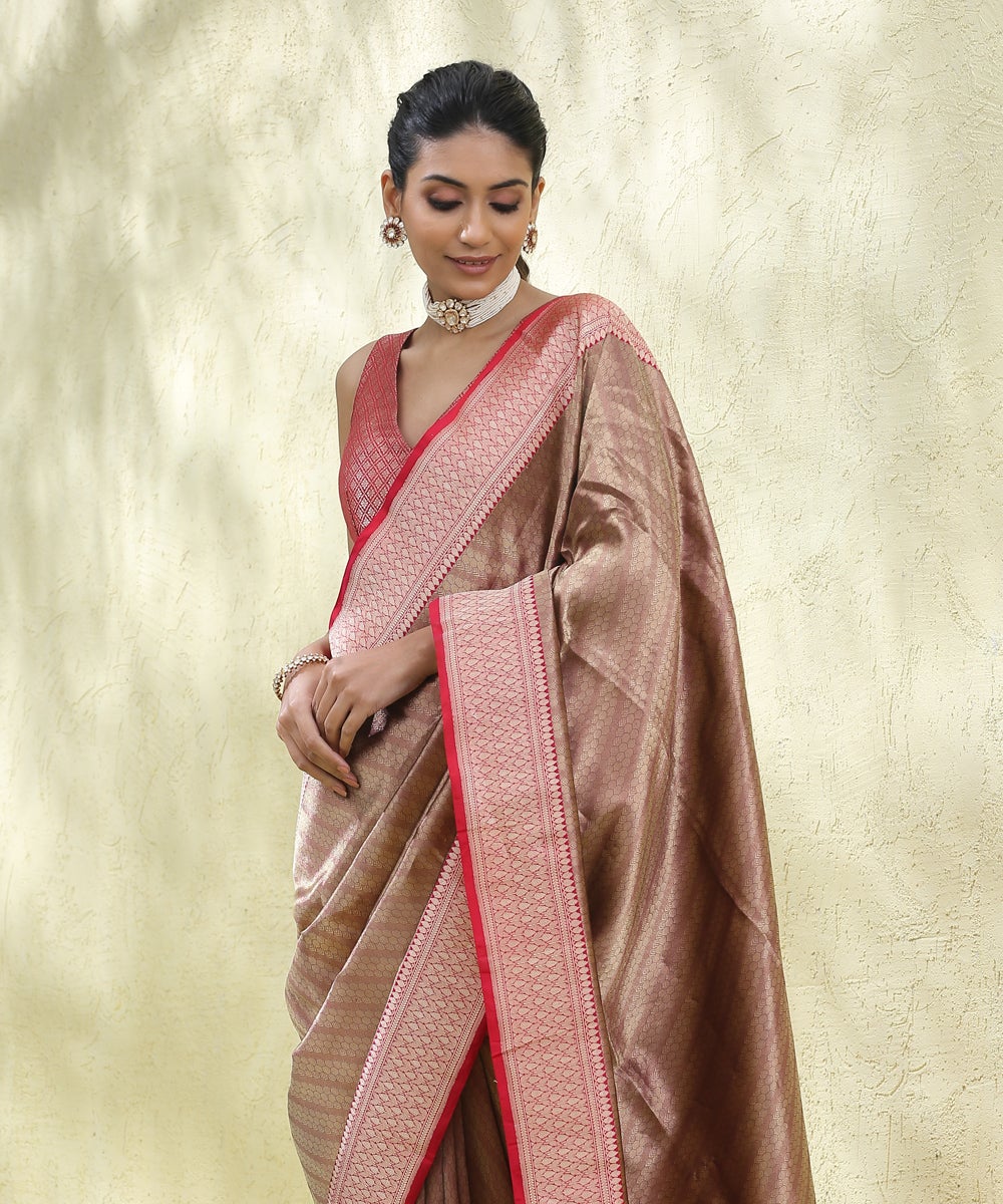 Wine_Handloom_Zari_Tanchoi_Banarasi_SareeWith_Kadhwa_Blouse_And_Kadhiyal_Red_Border_WeaverStory_01