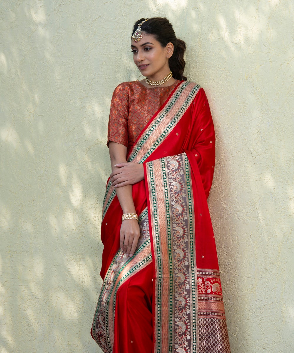 Handloom_Red_Pure_Satin_Silk_Banarasi_Saree_With_Grey_And_Green_Kadhwa_Meenakari_Border_WeaverStory_01