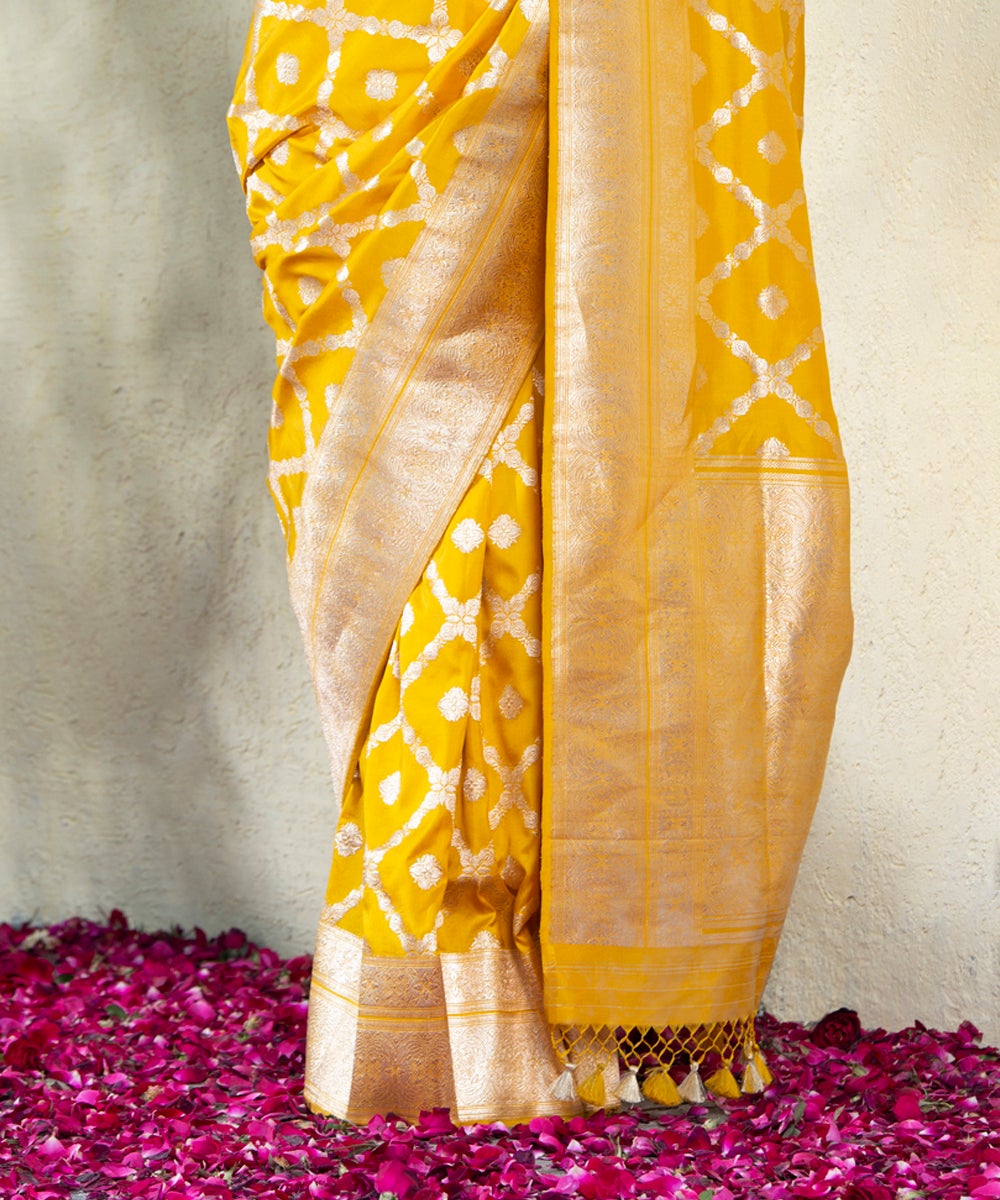 Mustard_Yellow_Handloom_Kadhwa_Banarasi_Saree_with_Chowkadi_Jangla_Design_WeaverStory_04