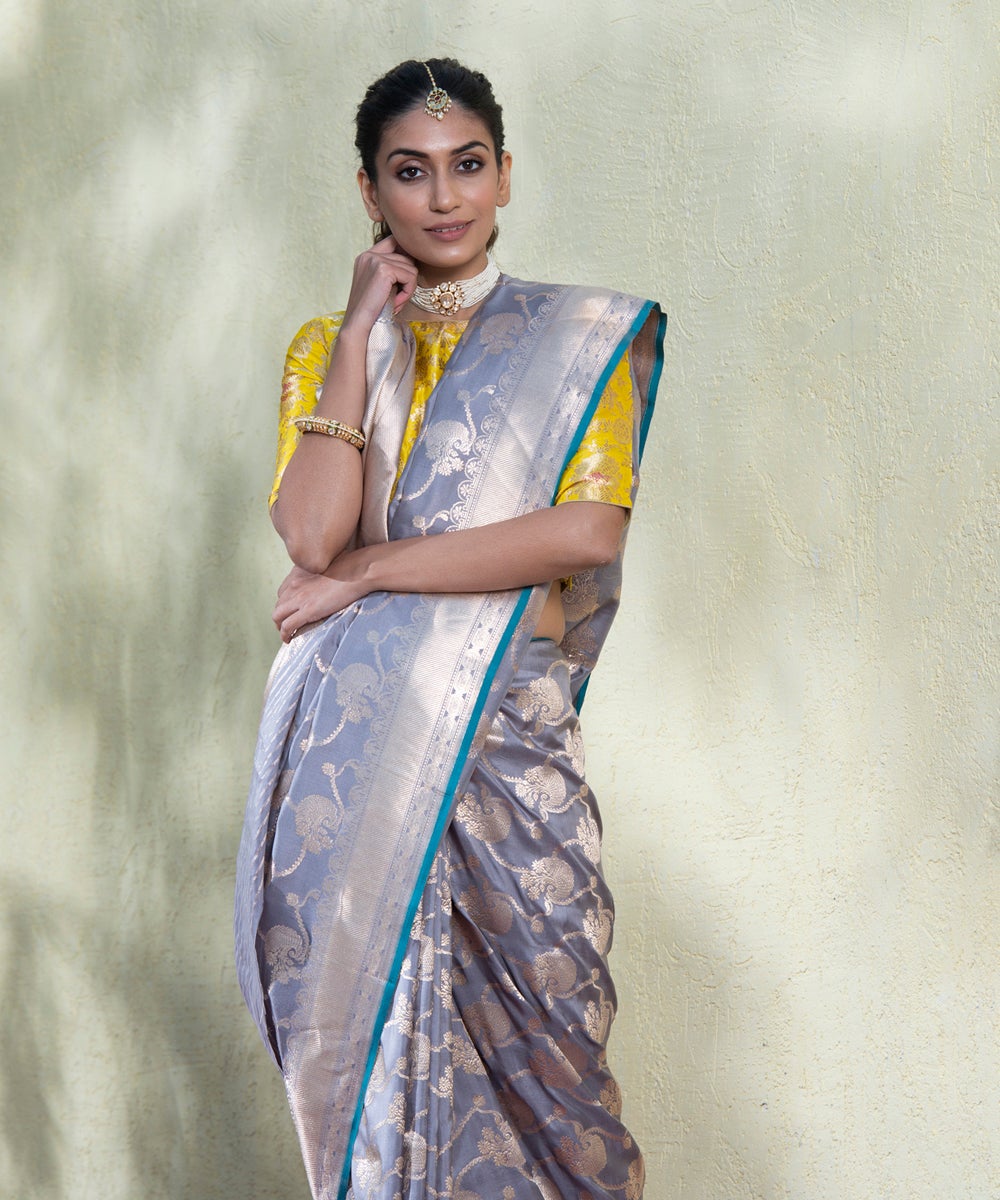 Handloom_Grey_Kadhwa_Pure_Katan_Silk_Banarasi_Saree_with_Jangla_Design_and_Blue_Selvedge_WeaverStory_01