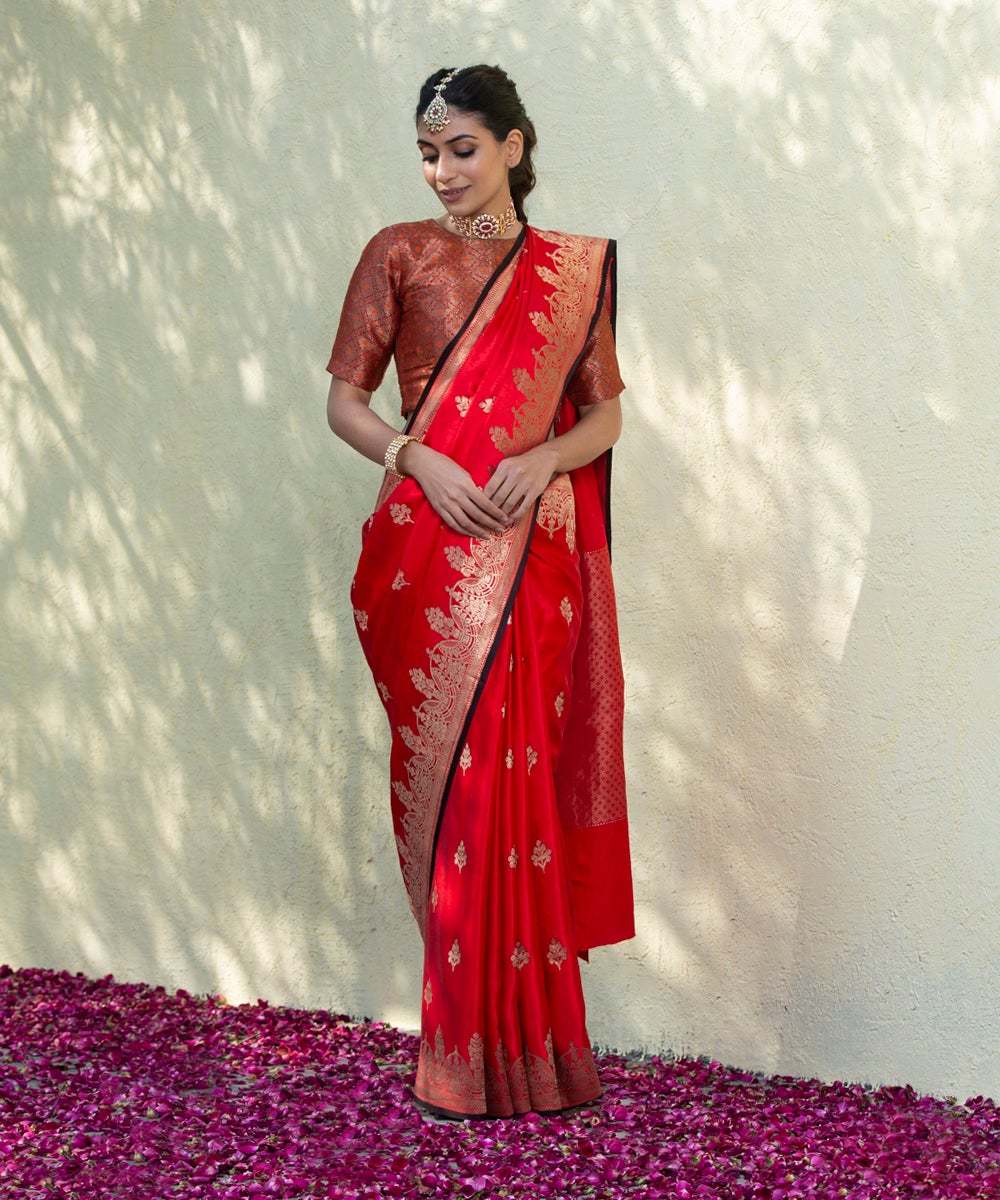 Red_Handloom_Gajji_Silk_Banarasi_Saree_With_Kadhwa_Zari_Boota_And_Blue_Selvedge_WeaverStory_02