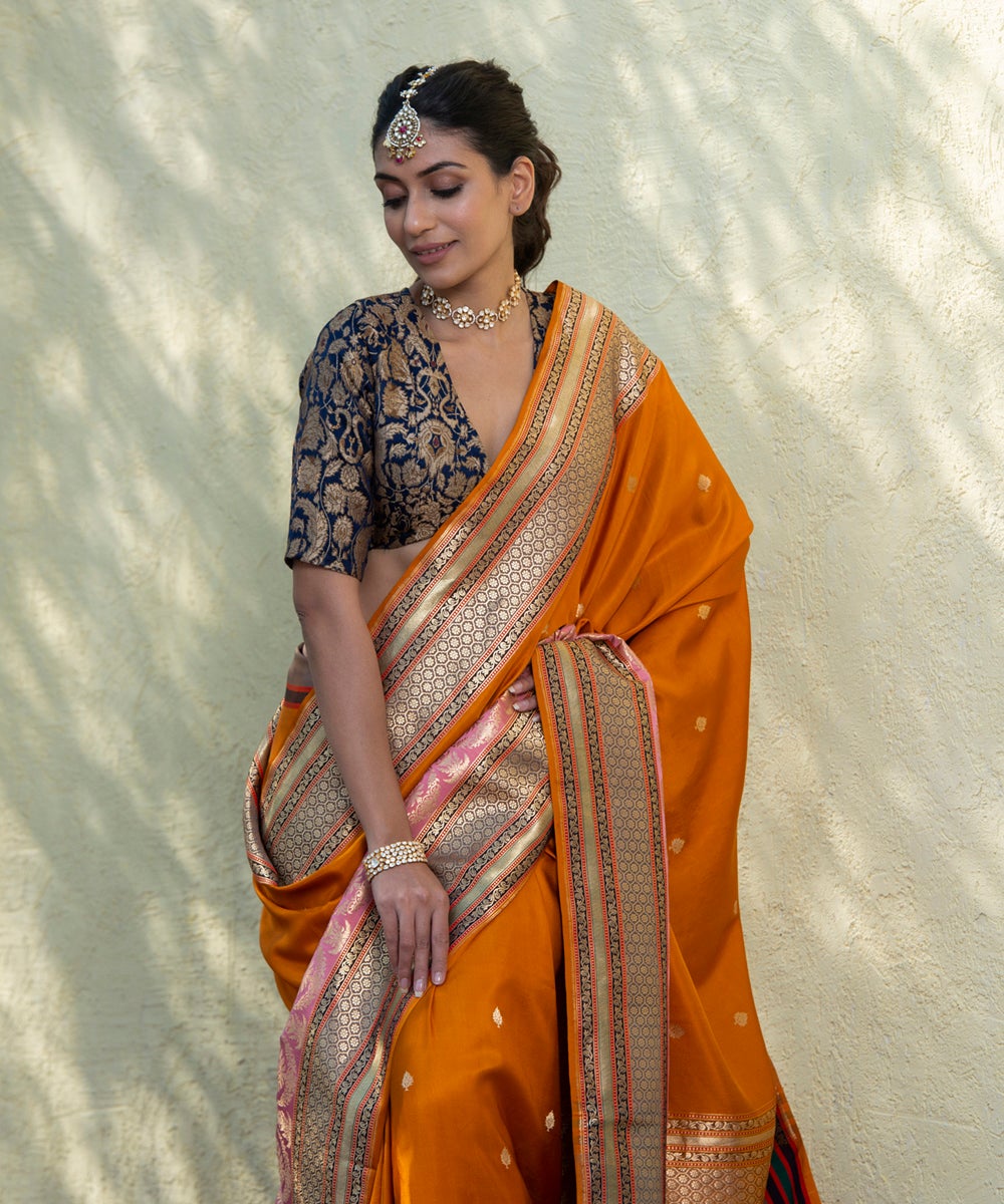 Mustard_Handloom_Pure_Katan_Silk_Banarasi_Saree_With_Pink_And_Grey_Kadhiyal_Border_WeaverStory_01