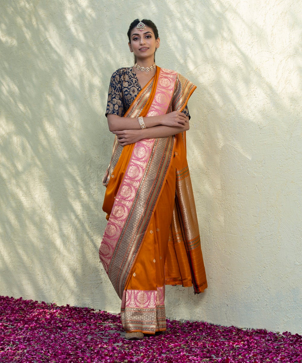 Mustard_Handloom_Pure_Katan_Silk_Banarasi_Saree_With_Pink_And_Grey_Kadhiyal_Border_WeaverStory_02