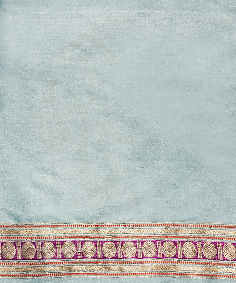 Handloom_Powder_Blue_Pure_Katan_Silk_Banarasi_Saree_with_Kadhwa_Booti_and_Purple_Border_With_Peacocks_WeaverStory_05