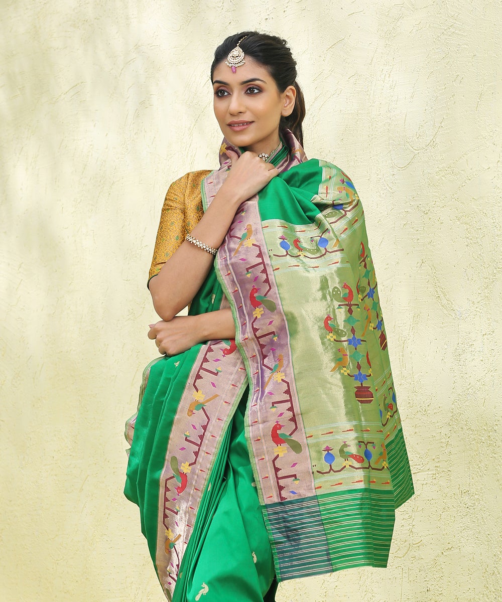 Handloom_Green_Peacock_Pure_Katan_Silk_Motif_Banarasi_Saree_With_Paithani_Pallu_WeaverStory_01