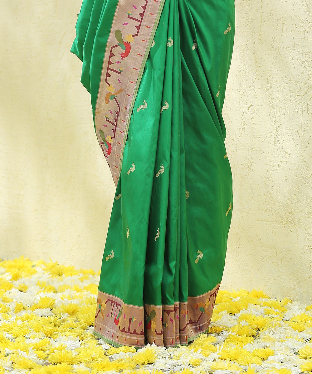 Handloom_Green_Peacock_Pure_Katan_Silk_Motif_Banarasi_Saree_With_Paithani_Pallu_WeaverStory_04