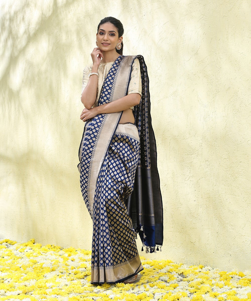 Handloom_Midnight_Blue_Pure_Katan_Silk_Banarasi_Saree_with_Cutwork_Booti_WeaverStory_02