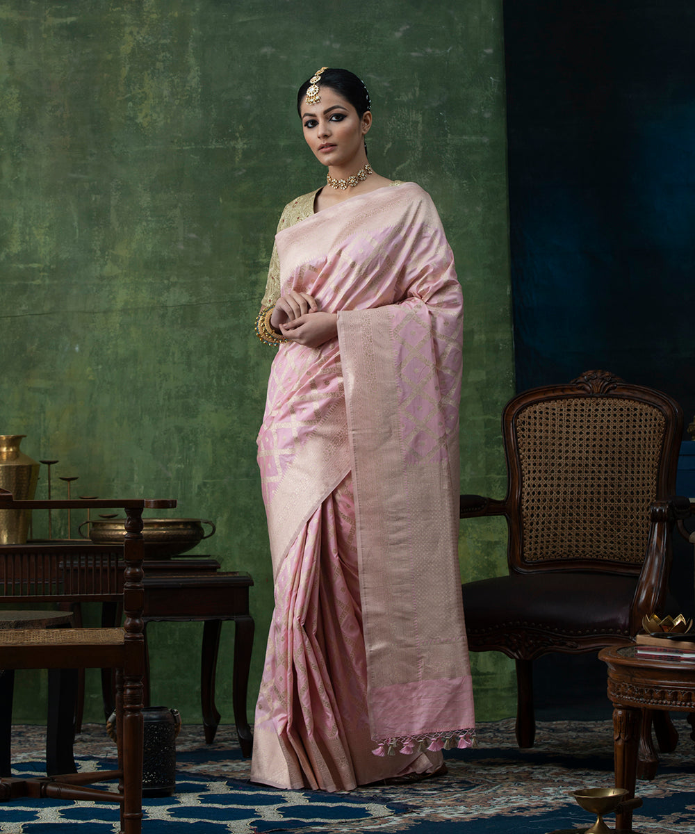 Light_Pink_Handloom_Pure_Katan_Silk_Banarasi_Saree_with_Diagonal_Cutwork_Checks_WeaverStory_02