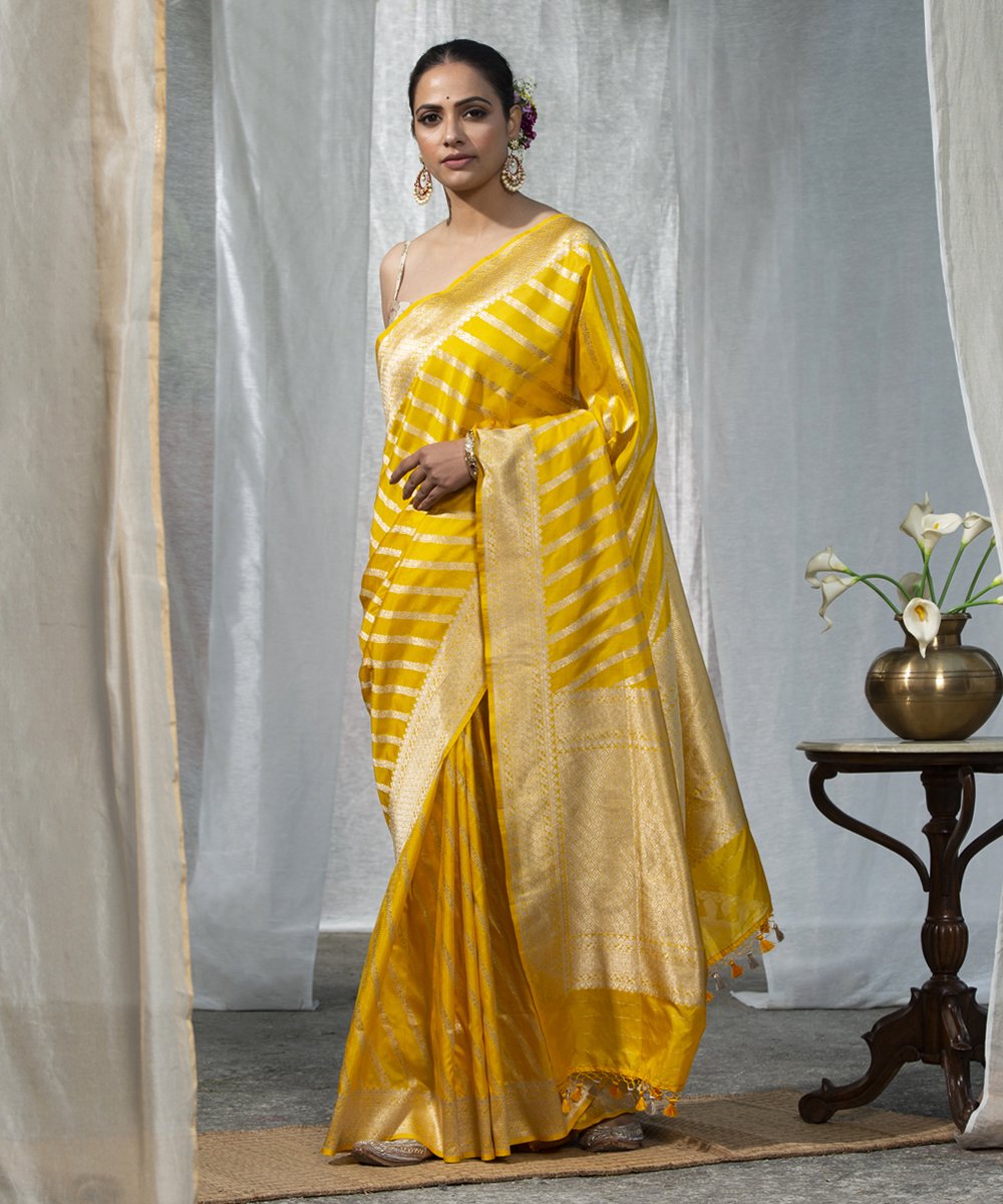 Handloom_Yellow_Pure_Katan_Silk_Cutwork_Banarasi_Saree_with_Diagonal_Bel_WeaverStory_02
