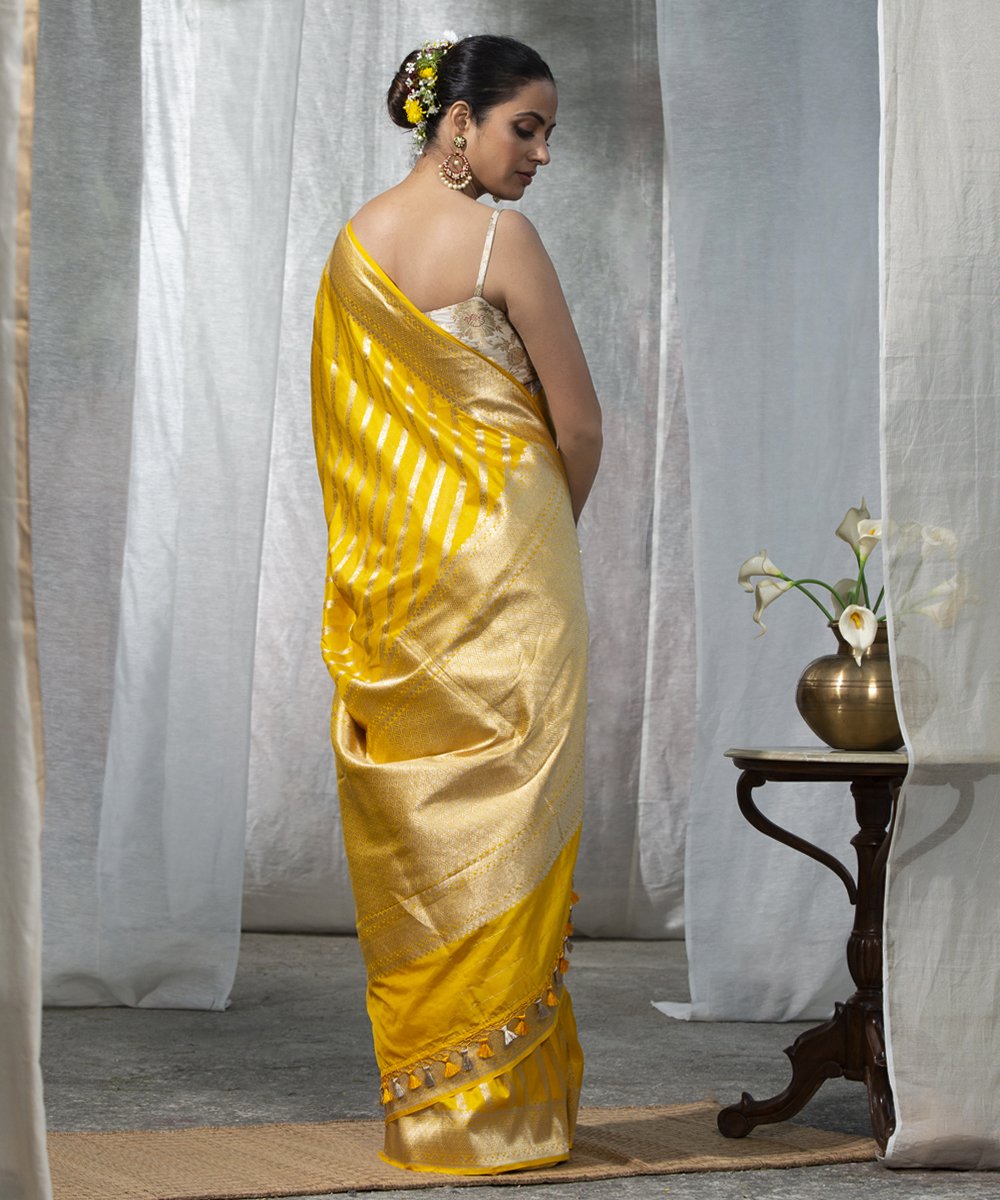 Handloom_Yellow_Pure_Katan_Silk_Cutwork_Banarasi_Saree_with_Diagonal_Bel_WeaverStory_03