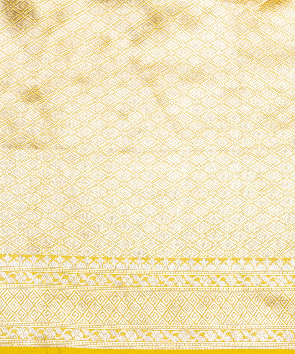 Handloom_Yellow_Pure_Katan_Silk_Cutwork_Banarasi_Saree_with_Diagonal_Bel_WeaverStory_05