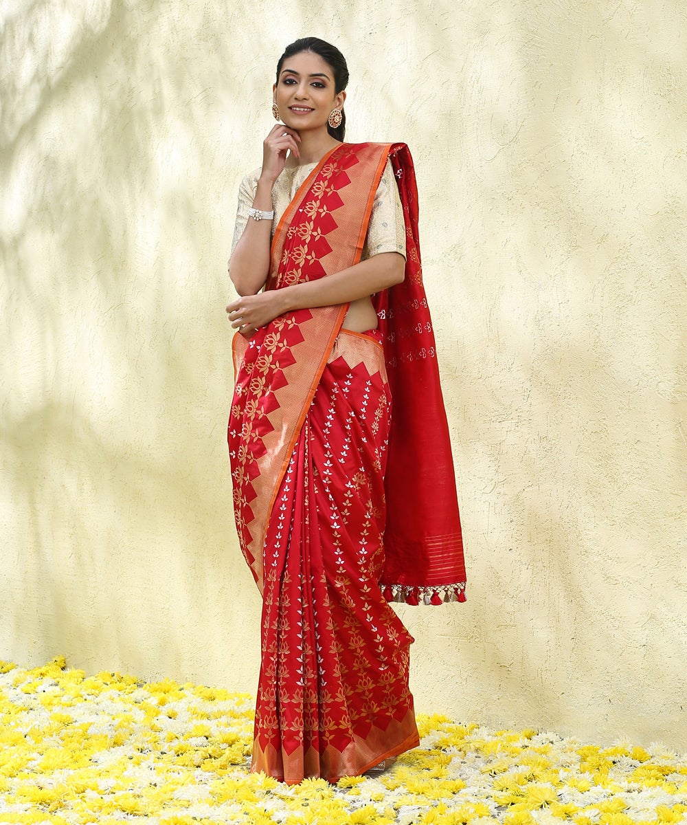 Handloom_Red_Pure_Katan_Silk_Banarasi_Saree_with_Cutwork_Temple_Border_And_Lotus_Motifs_WeaverStory_02