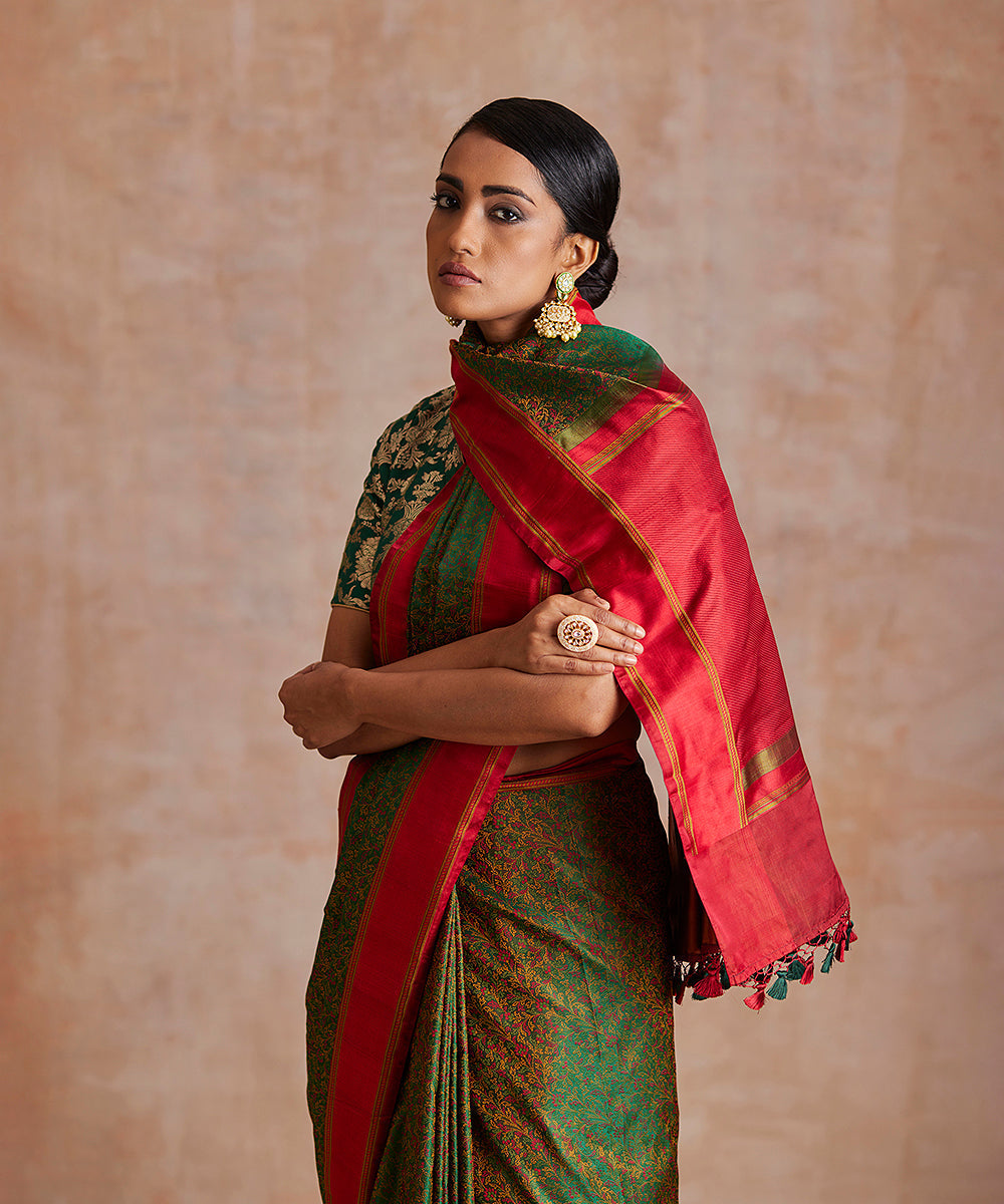 Green_And_Mustard_Pashmina_Jamawar_Banrasi_Saree_With_Red_Reshmi_Border_WeaverStory_01