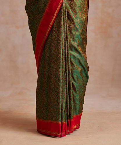 Green_And_Mustard_Pashmina_Jamawar_Banrasi_Saree_With_Red_Reshmi_Border_WeaverStory_04