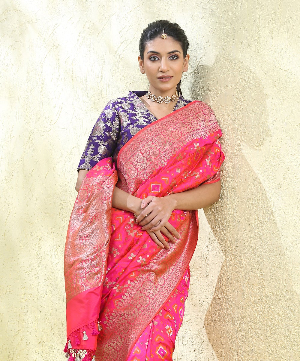 Handloom_Pink_And_Orange_Paan_Patola_Pure_Katan_Silk_Banarasi_Saree_With_Broad_Zari_Border_WeaverStory_01