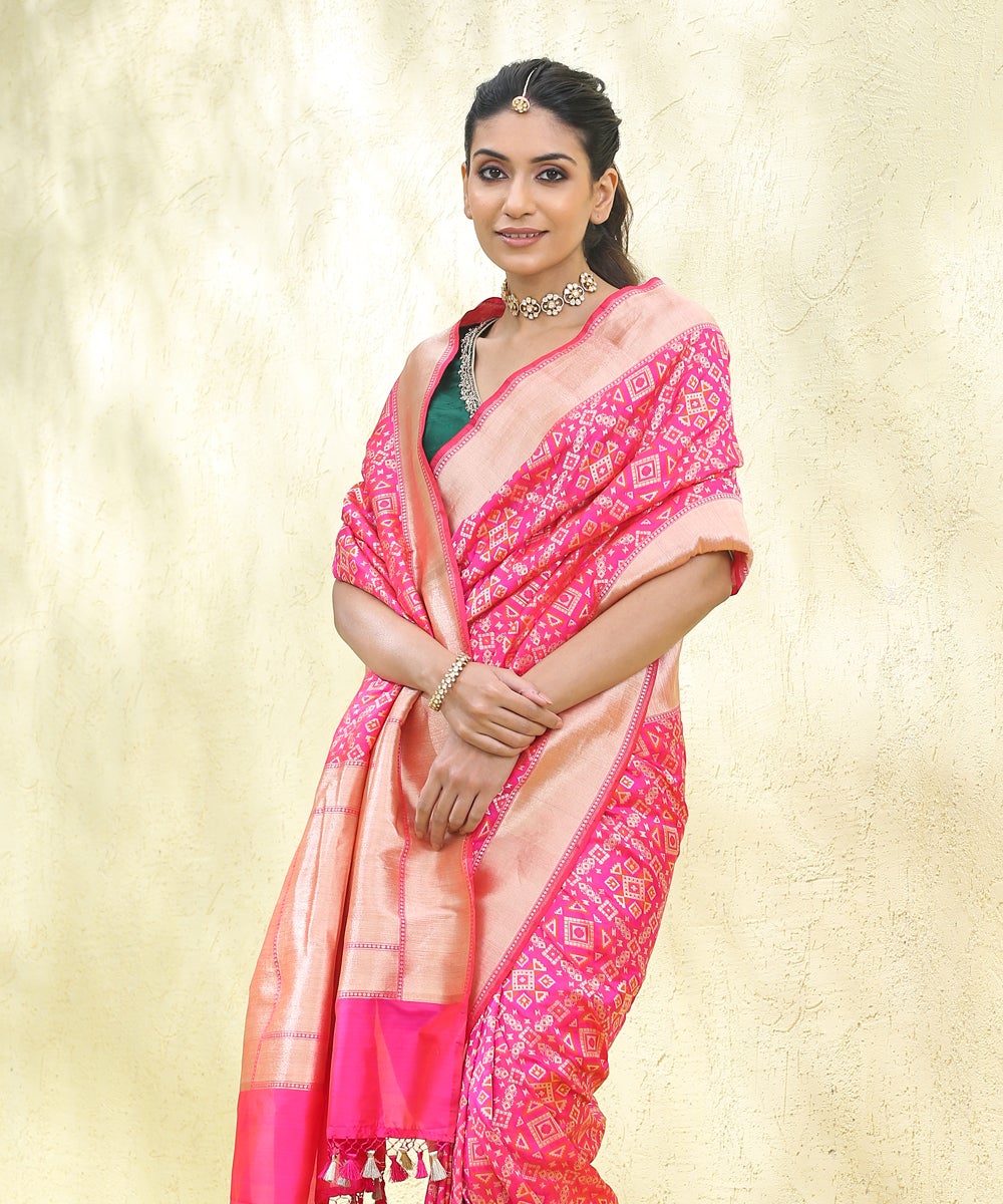Pink_And_Orange_Handloom_Pure_Katan_Silk_Banarasi_Patola_Saree_With_Flat_Zari_Border_WeaverStory_01