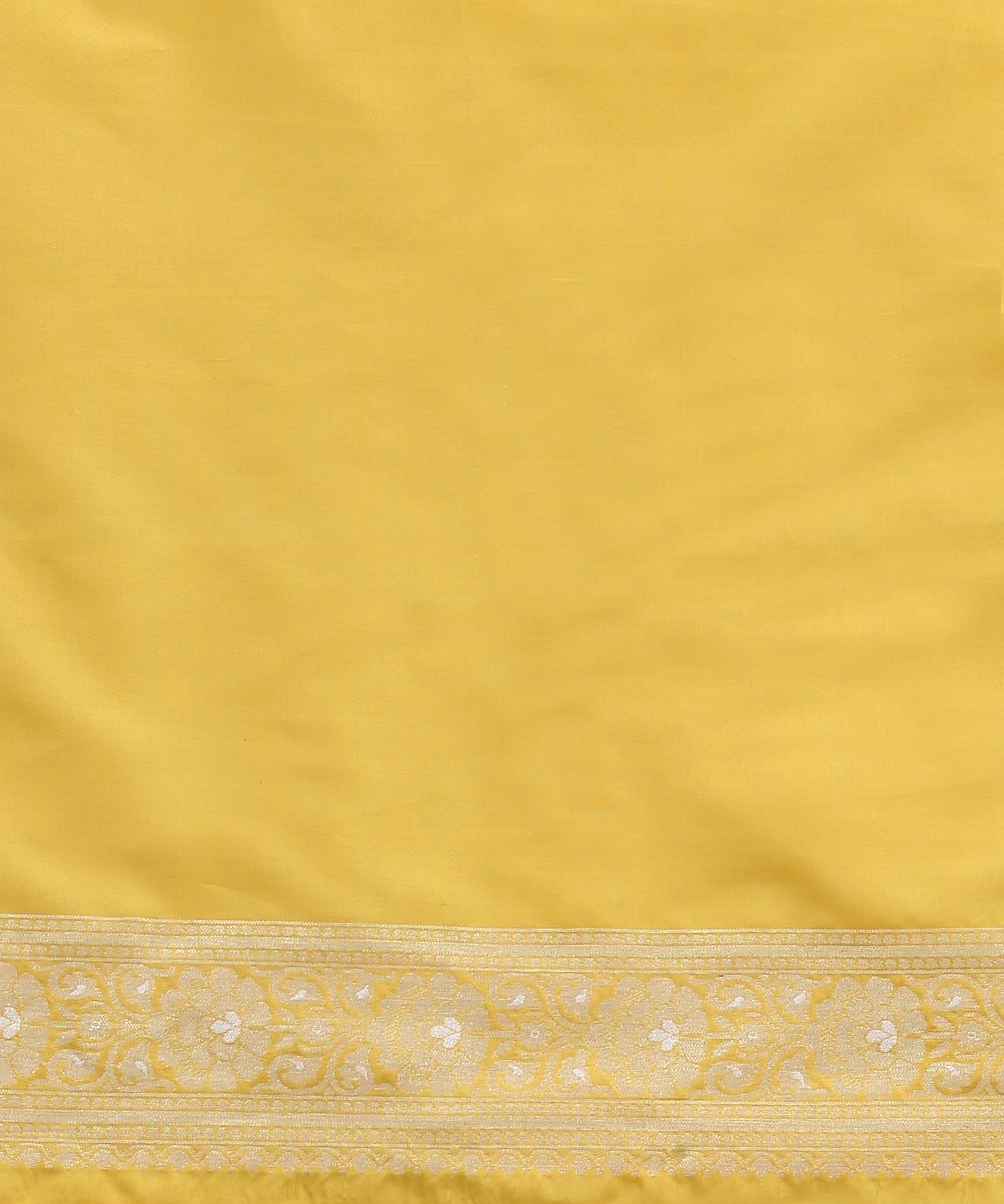 Turmeric_Yellow_Handloom_Pure_Katan_Silk_Cutwork_Banarasi_Saree_with_Sona_Rupa_Jangla_WeaverStory_05