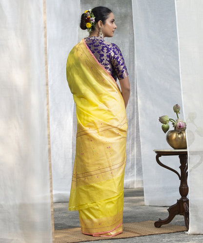 Yellow_Handloom_Plain_Pure_Katan_Silk_Banarasi_Saree_With_Konia_And_Meenakari_Border_WeaverStory_03