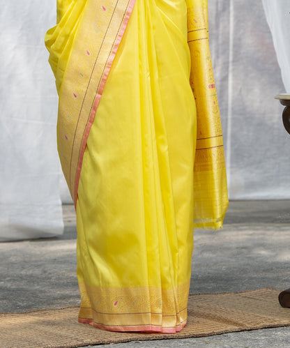 Yellow_Handloom_Plain_Pure_Katan_Silk_Banarasi_Saree_With_Konia_And_Meenakari_Border_WeaverStory_04