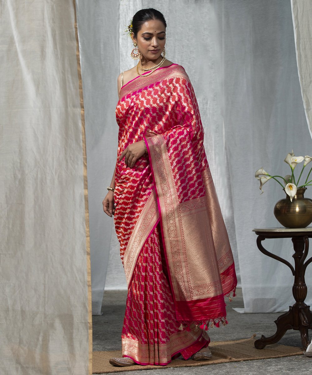 Handloom_Pink_And_Orange_Dual_Tone_Banarasi_Saree_with_Diagonal_Gold_and_Silver_Zari_Bel_WeaverStory_02