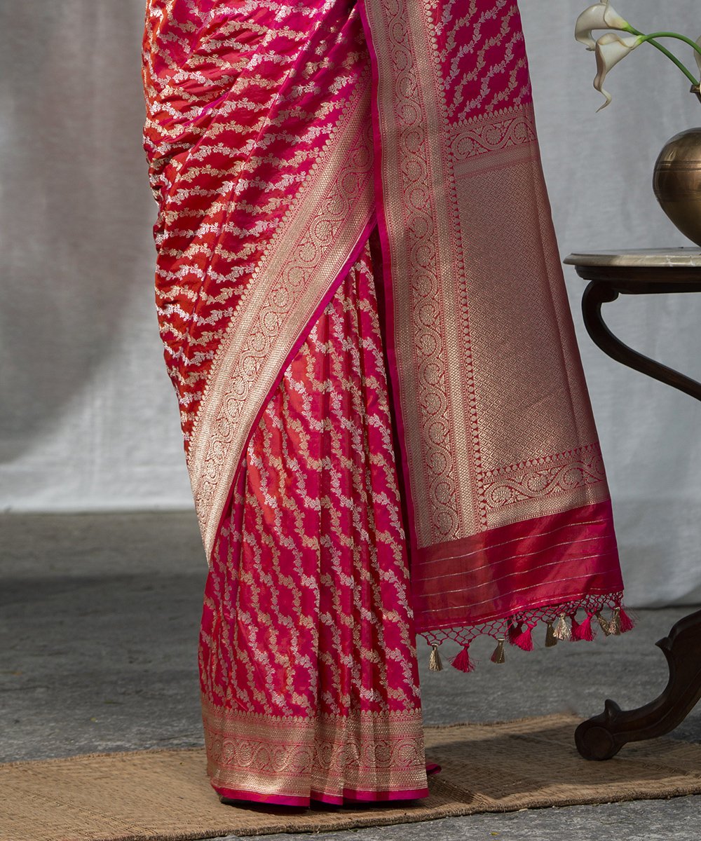 Handloom_Pink_And_Orange_Dual_Tone_Banarasi_Saree_with_Diagonal_Gold_and_Silver_Zari_Bel_WeaverStory_04