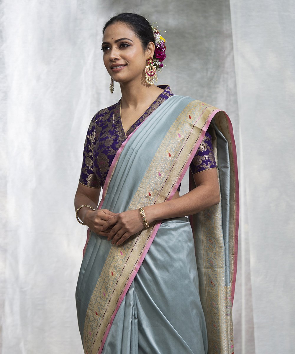 Handloom_Grey_Plain_Pure_Katan_Silk_Banarasi_Saree_With_Meenakari_Border_WeaverStory_01