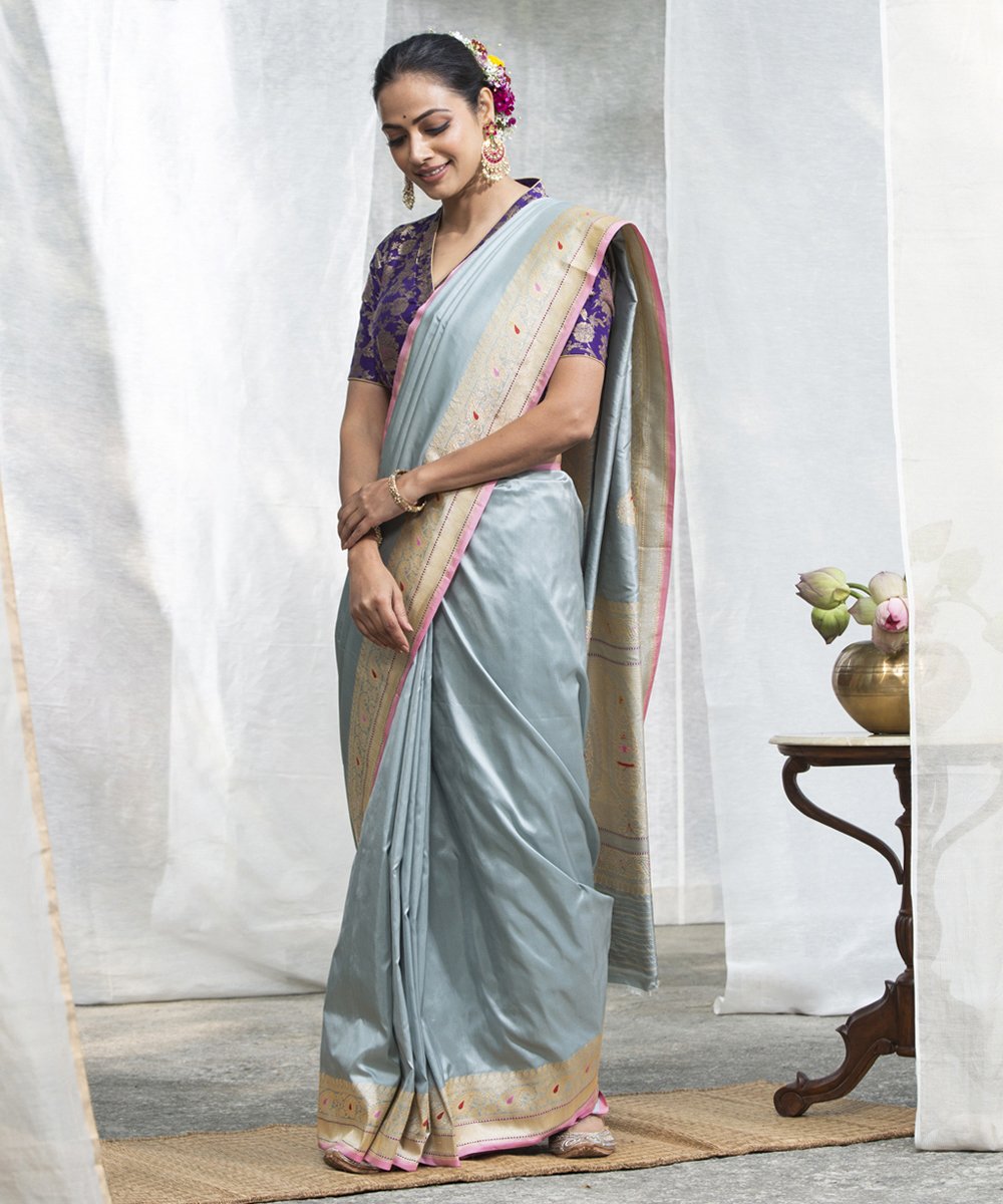 Handloom_Grey_Plain_Pure_Katan_Silk_Banarasi_Saree_With_Meenakari_Border_WeaverStory_02