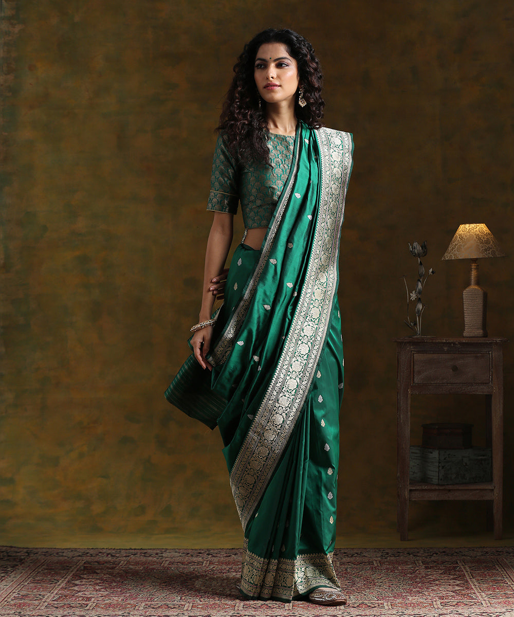 Handloom_Emerald_Green_Pure_Katan_Silk_Banarasi_Saree_With_Kadhwa_Booti_And_Floral_Border_WeaverStory_02