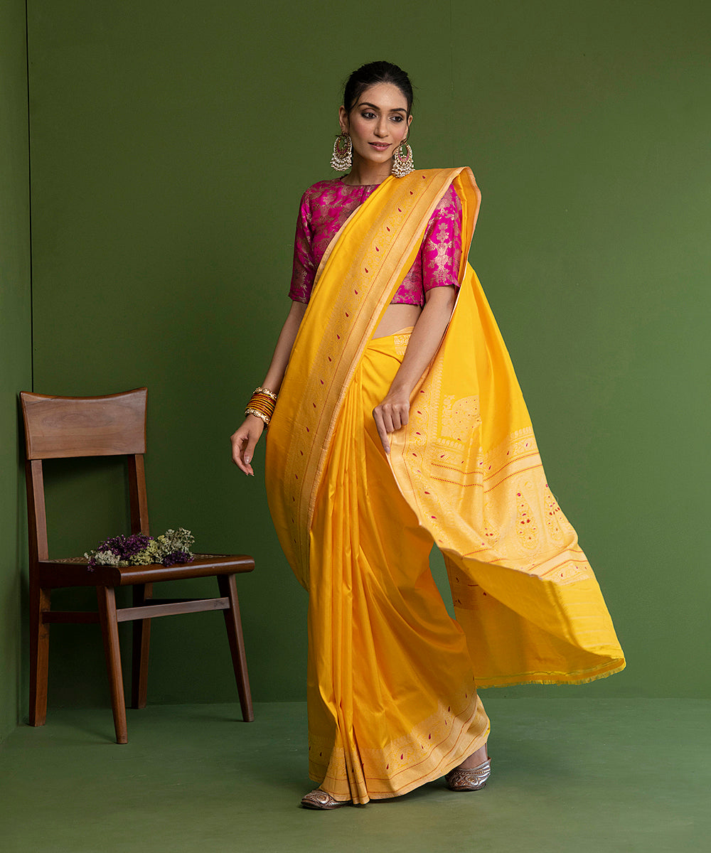 Yellow_Handloom_Plain_Pure_Katan_Silk_Banarasi_Saree_With_Konia_WeaverStory_02