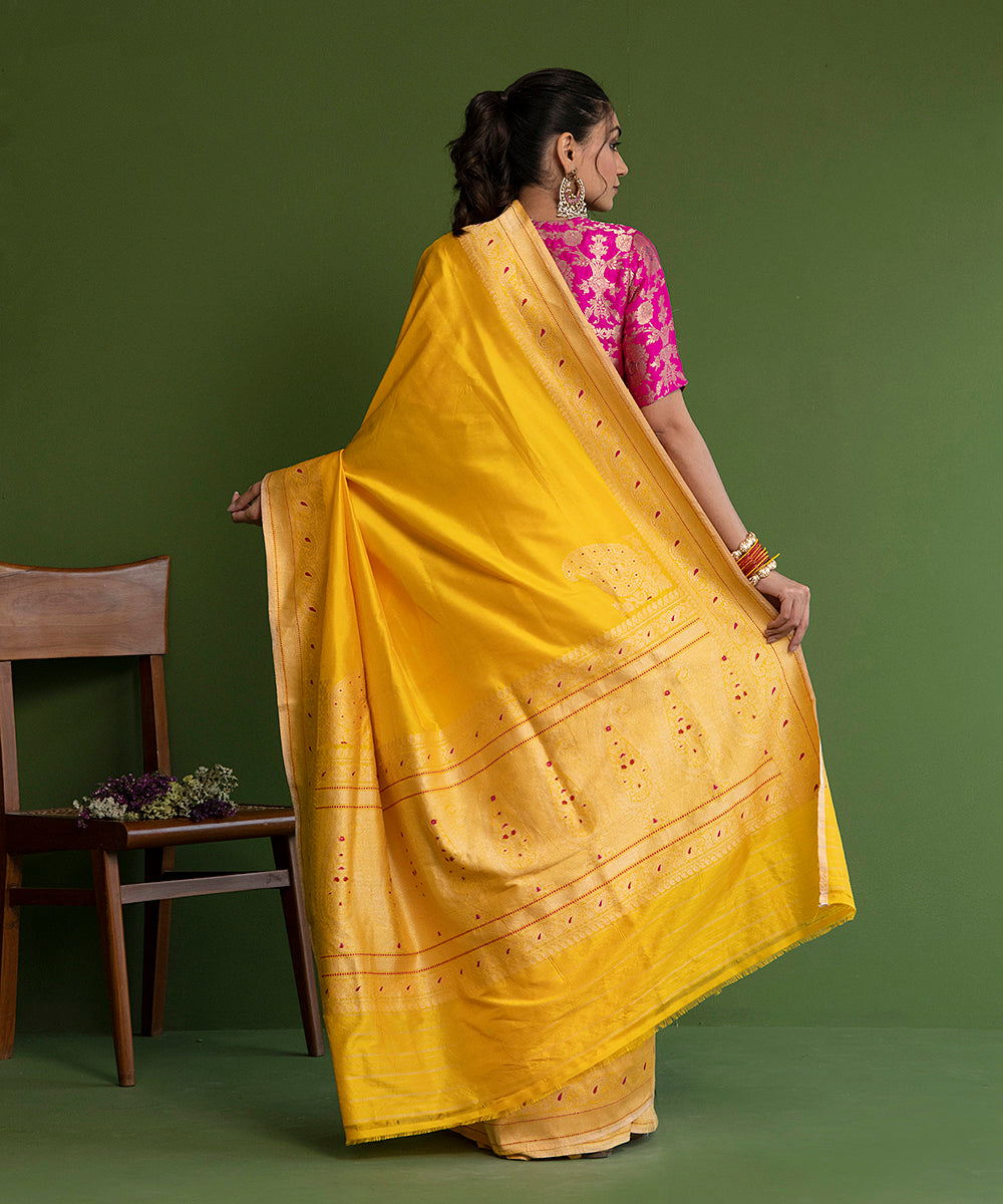 Yellow_Handloom_Plain_Pure_Katan_Silk_Banarasi_Saree_With_Konia_WeaverStory_03