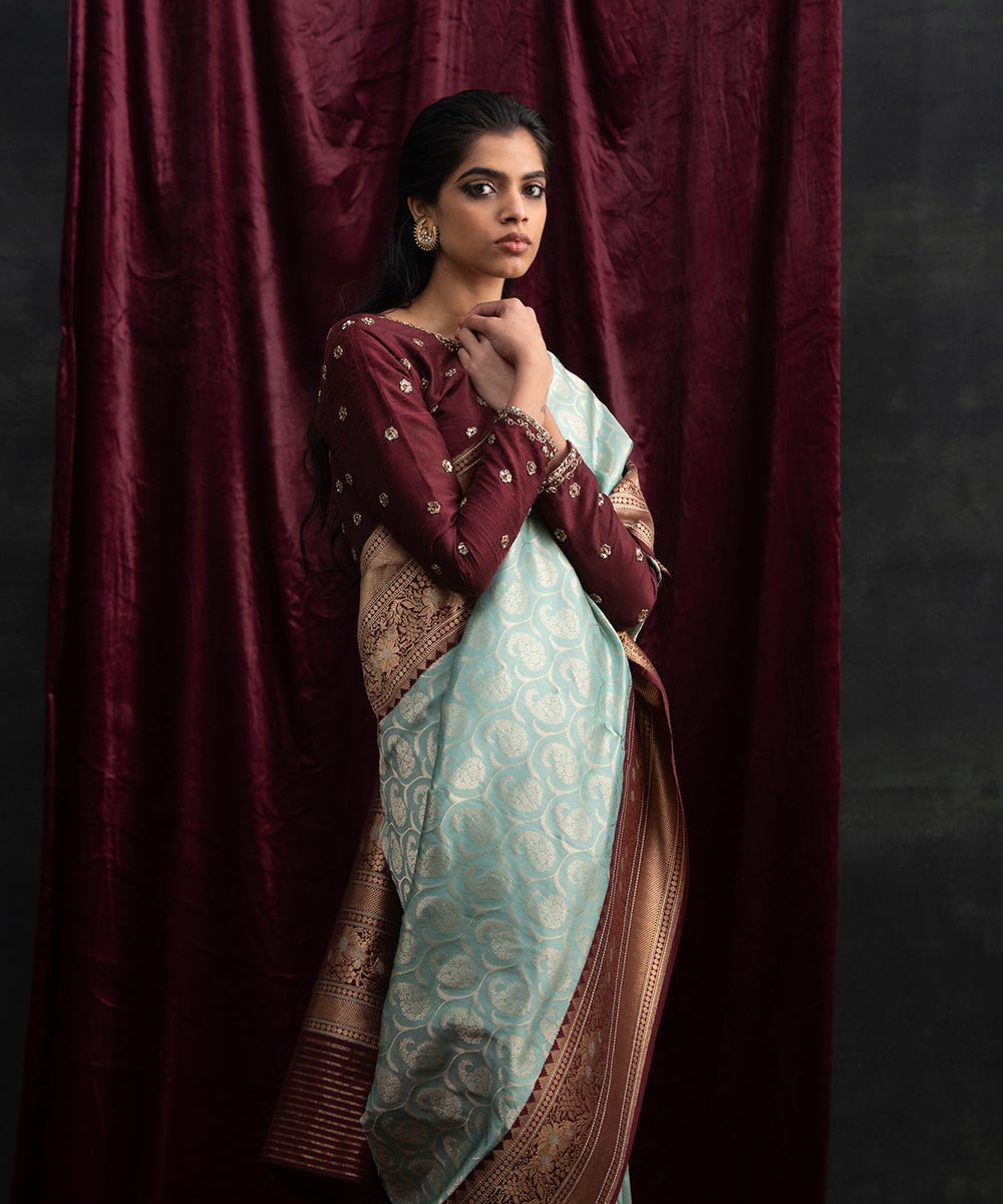 Powder_Blue_Handloom_Tanchoi_Pure_Katan_Silk_Banarasi_Saree_With_Coke_Brown_Border_WeaverStory_01