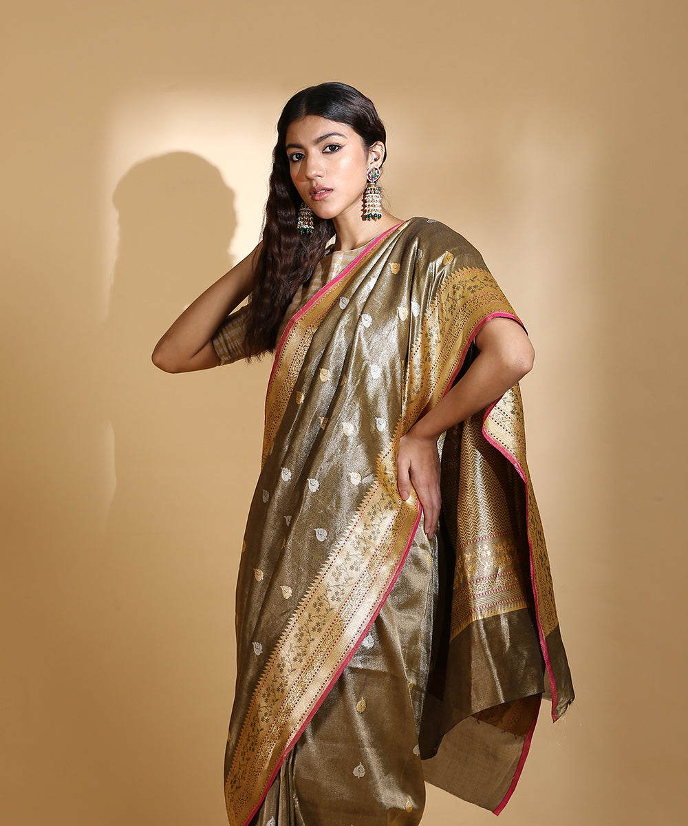 Handloom_Black_And_Gold_Silk_Tissue_Banarasi_Saree_With_Gold_And_Silver_Zari_Booti_WeaverStory_01