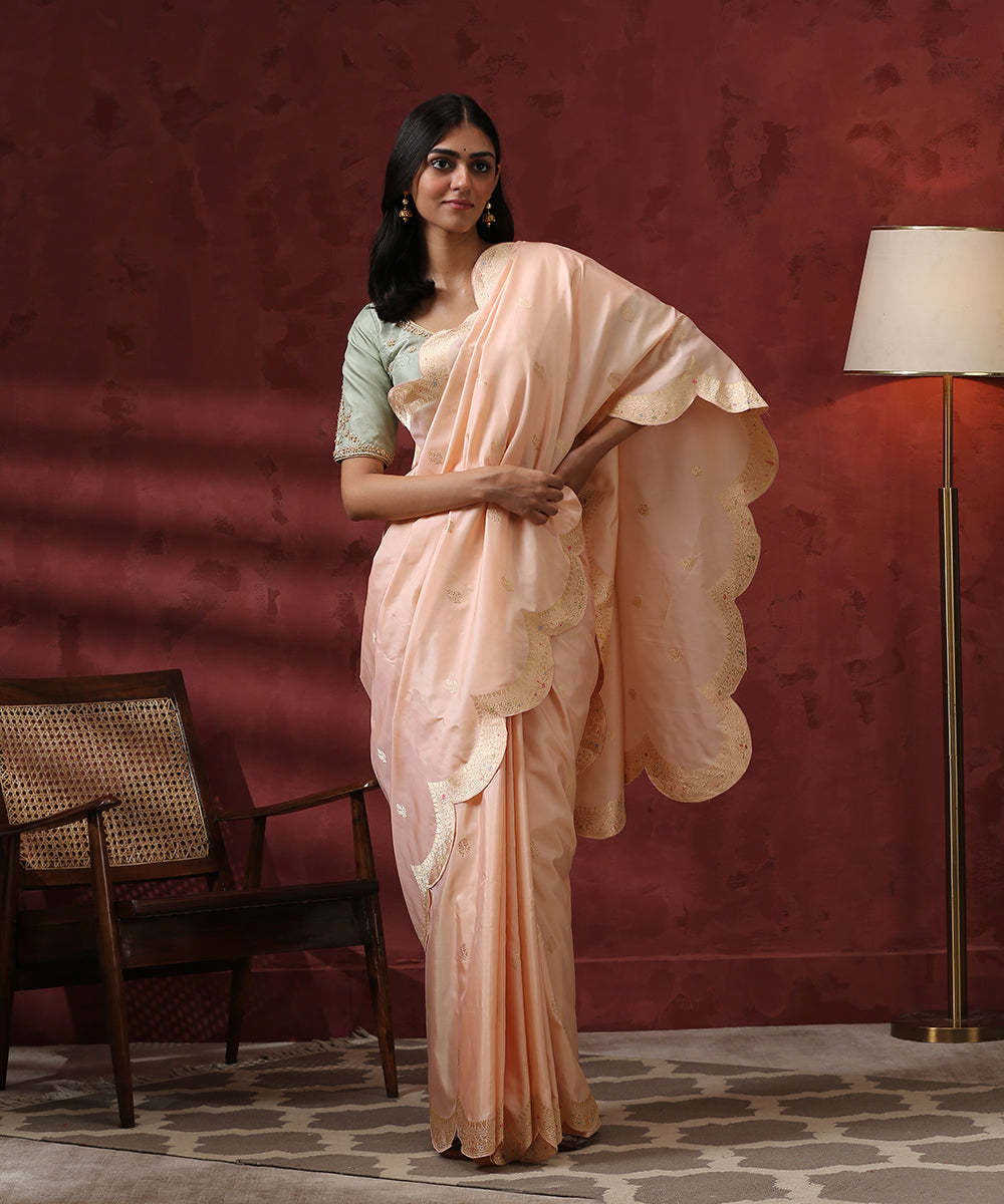 Light_Peach_Handloom_Pure_Katan_Silk_Scalloped_Banarasi_Saree_WeaverStory_02