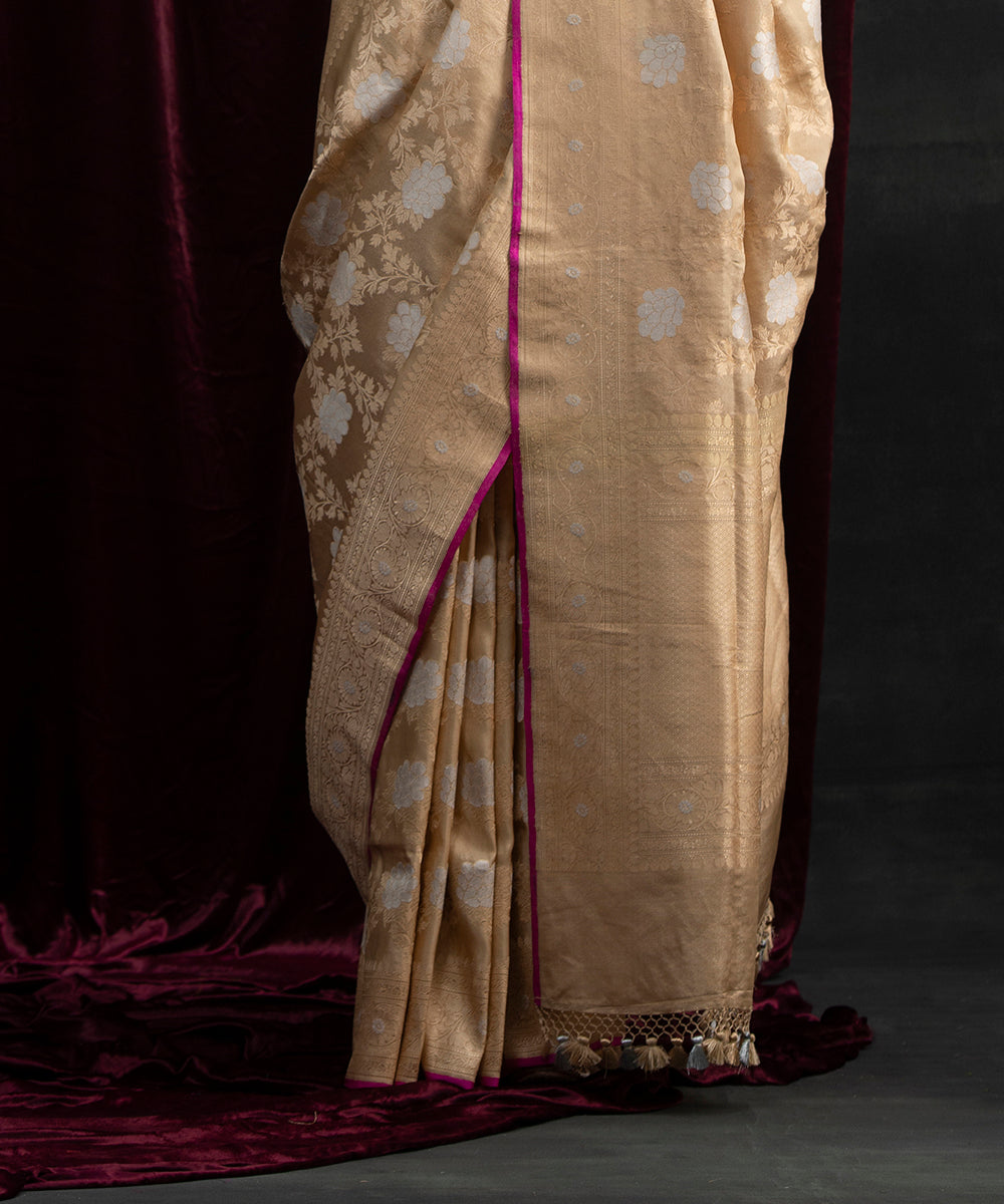 Gold_Handloom_Tissue_Silk_Banarasi_Saree_with_Weft_Angoor_Jangla_WeaverStory_04