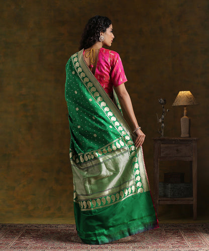 Handloom_Green_Pure_Katan_Silk_Kadhwa_Booti_Banarasi_Saree_With_Paisley_Border_WeaverStory_03