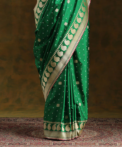 Handloom_Green_Pure_Katan_Silk_Kadhwa_Booti_Banarasi_Saree_With_Paisley_Border_WeaverStory_04