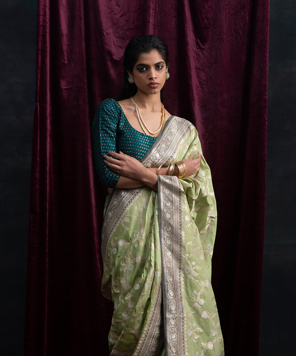 Pista_Green_Handloom_Kadhwa_Jangla_Pure_Katan_Silk_Banarasi_Saree_With_Dark_Green_Border_WeaverStory_01