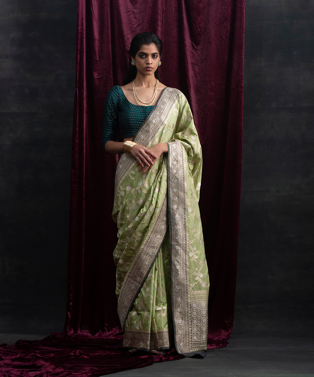 Pista_Green_Handloom_Kadhwa_Jangla_Pure_Katan_Silk_Banarasi_Saree_With_Dark_Green_Border_WeaverStory_02