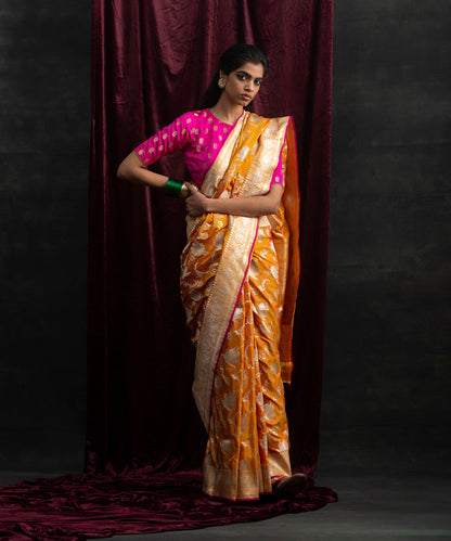 Gold_Handloom_Kadhwa_Jangla_Pure_Katan_Silk_Banarasi_Saree_With_Pink_Selvedge_WeaverStory_02