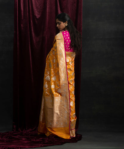 Gold_Handloom_Kadhwa_Jangla_Pure_Katan_Silk_Banarasi_Saree_With_Pink_Selvedge_WeaverStory_03