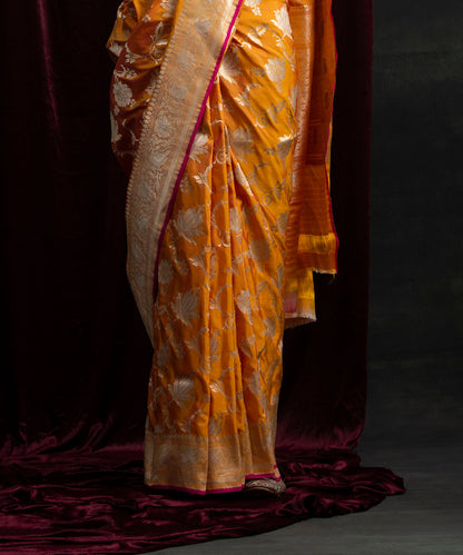 Gold_Handloom_Kadhwa_Jangla_Pure_Katan_Silk_Banarasi_Saree_With_Pink_Selvedge_WeaverStory_04